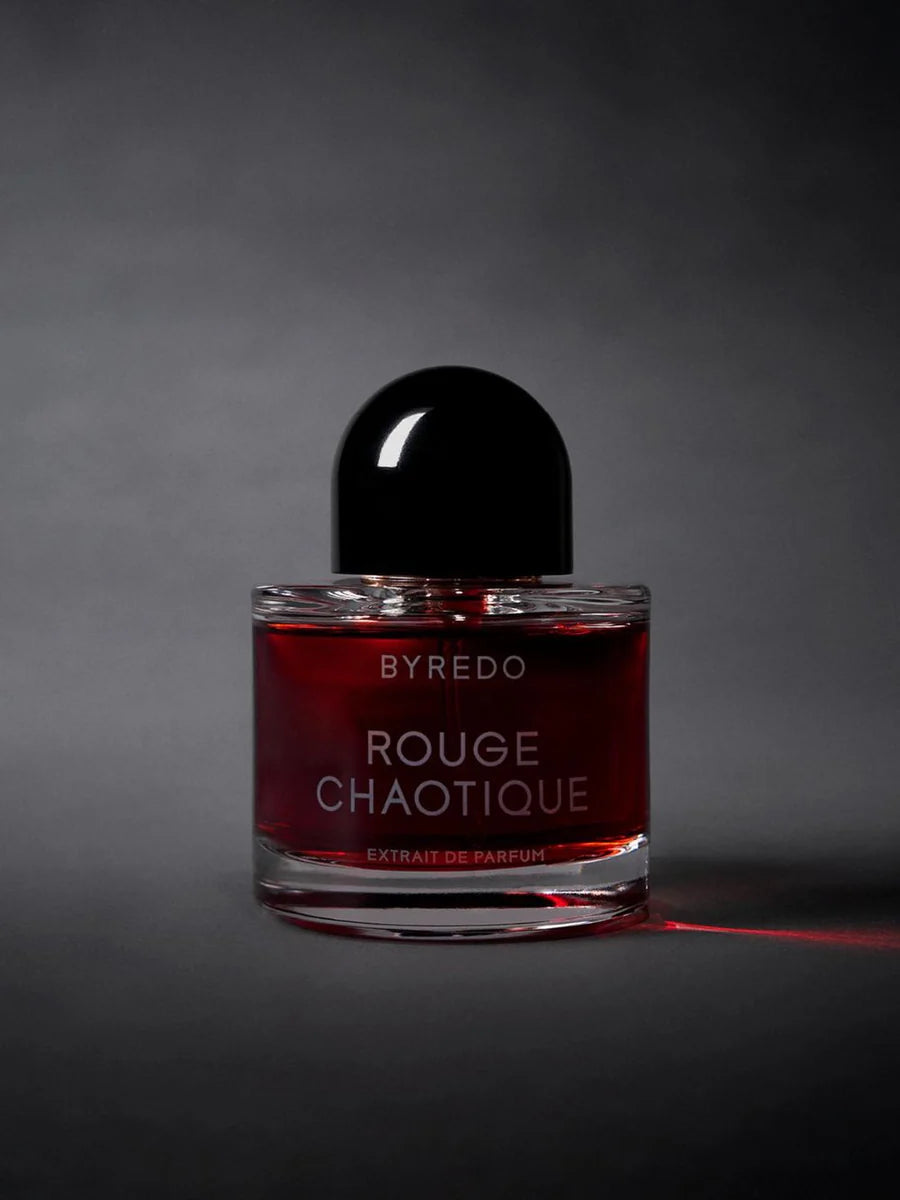Rouge Chaotique
Extrait De Parfum 100ml